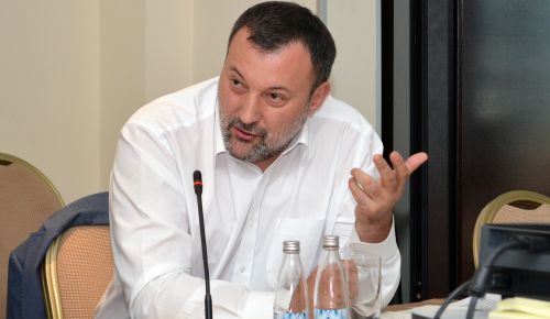 Identity of an author as an indicator of media integrity